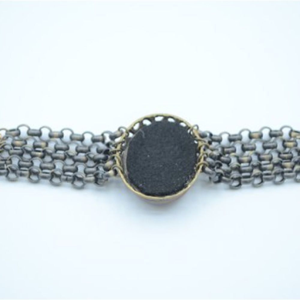 Bracelet with Natural Red Moss Agate Stone, 5 Chain Links and Toggle Closure. - Picture 4 of 6